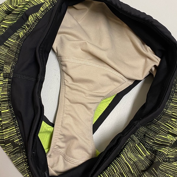 Lululemon Speed Short Down Pour Lime Light 2 EUC - Picture 5 of 12